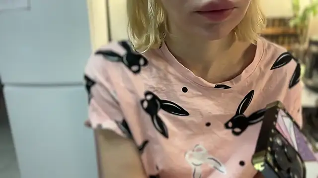 Snapshot of BowToYourWeakness chatting on 12.28.24 BowToYourWeakness online show from 12.28.24