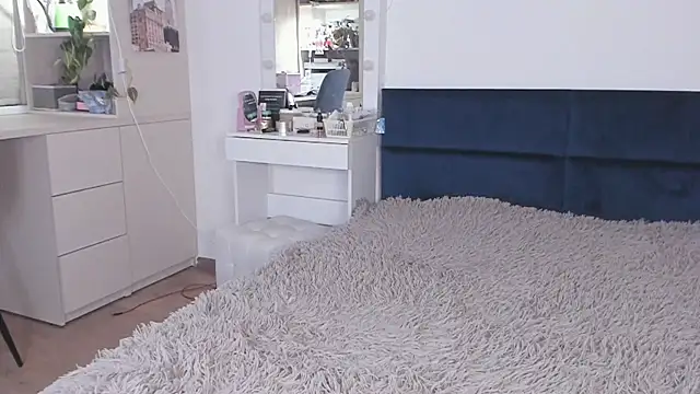 Snapshot of BowToYourWeakness chatting on 03.12.25 BowToYourWeakness online show from 03.12.25