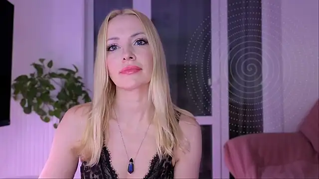 Snapshot of BowToYourWeakness chatting on 12.05.25 BowToYourWeakness online show from 12.05.25