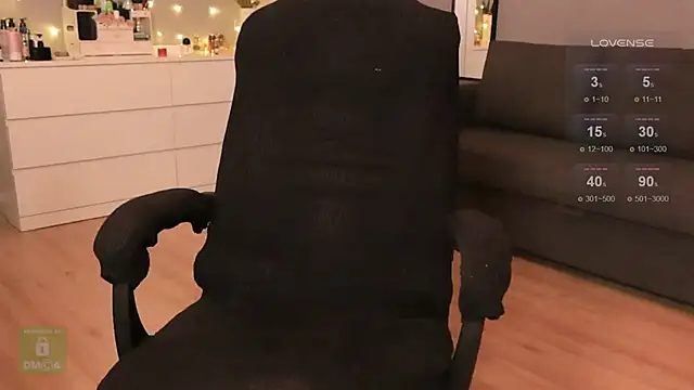 Snapshot of Hit-girl- chatting on 02.16.25 Hit-girl- online show from 02.16.25