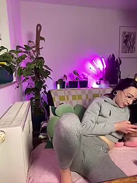 Trixie-Tainted online show from 02.17.25