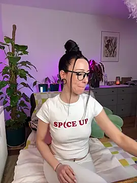 Trixie-Tainted online show from 03.15.25