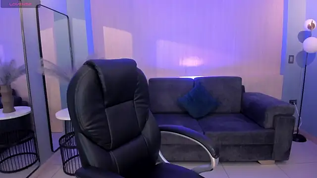 Snapshot of MorganHicks chatting on 01.31.25 MorganHicks online show from 01.31.25