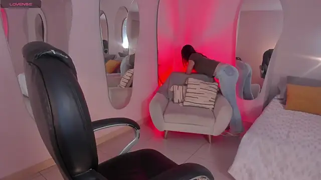 Snapshot of MorganHicks chatting on 02.15.25 MorganHicks online show from 02.15.25