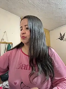 Snapshot of latinfemale chatting on 12.21.25 latinfemale online show from 12.21.25