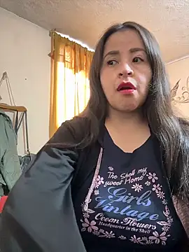 Snapshot of latinfemale chatting on 01.06.26 latinfemale online show from 01.06.26