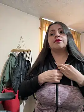 Snapshot of latinfemale chatting on 02.14.26 latinfemale online show from 02.14.26