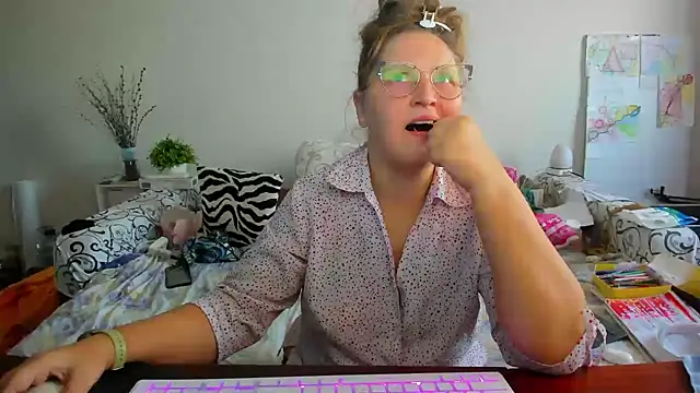 IamYourNarcotic online show from 11.21.25