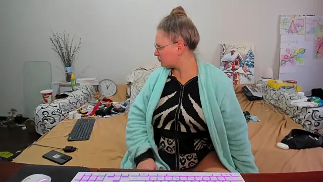 IamYourNarcotic online show from 02.15.26