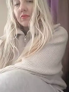 Snapshot of Mllesha74000 chatting on 01.12.25 Mllesha74000 online show from 01.12.25