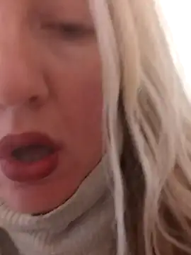 Snapshot of Mllesha74000 chatting on 02.14.25 Mllesha74000 online show from 02.14.25