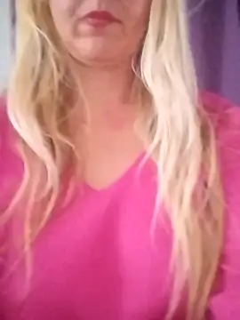 Snapshot of Mllesha74000 chatting on 11.19.25 Mllesha74000 online show from 11.19.25