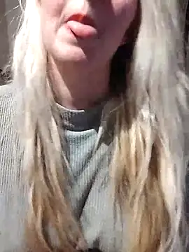 Snapshot of Mllesha74000 chatting on 02.01.26 Mllesha74000 online show from 02.01.26