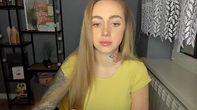 Snapshot of sexyCoralie chatting on 01.07.25 sexyCoralie online show from 01.07.25