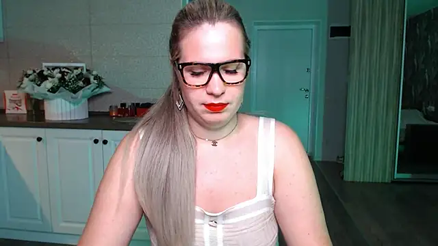 HotTiffani online show from 09.14.25