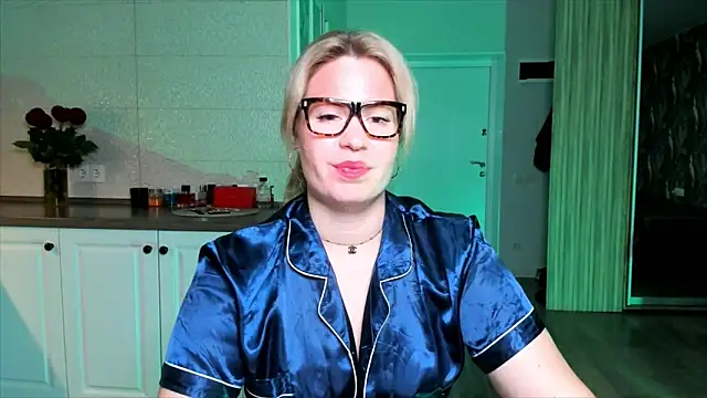 HotTiffani online show from 10.23.25