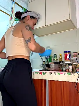 Snapshot of deepthroatlatina chatting on 09.09.25 deepthroatlatina online show from 09.09.25