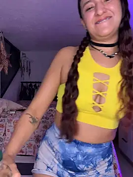 Snapshot of deepthroatlatina chatting on 02.06.26 deepthroatlatina online show from 02.06.26