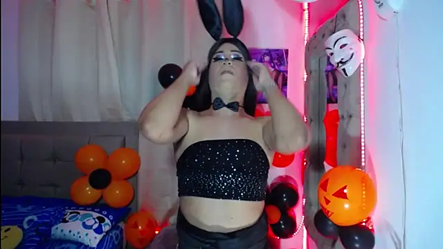 Snapshot of TRANSCATALINA chatting on 10.31.25 TRANSCATALINA online show from 10.31.25