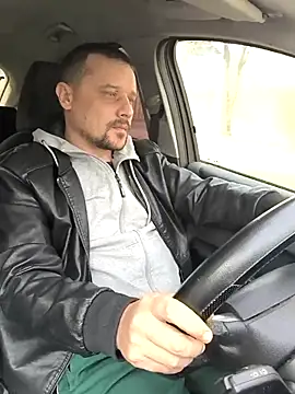 Snapshot of DanielOhCool chatting on 03.10.25 DanielOhCool online show from 03.10.25