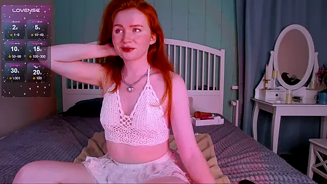 Snapshot of GingerArin chatting on 10.22.25 GingerArin online show from 10.22.25