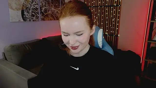 Snapshot of GingerArin chatting on 10.24.25 GingerArin online show from 10.24.25