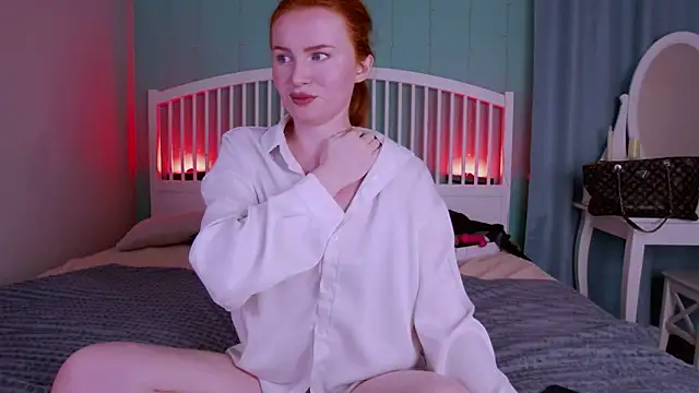 Snapshot of GingerArin chatting on 11.10.25 GingerArin online show from 11.10.25