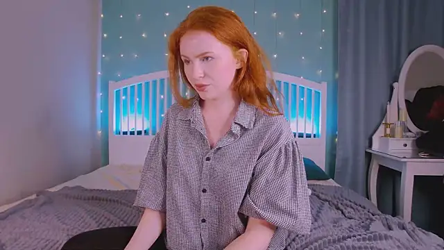 Snapshot of GingerArin chatting on 11.24.25 GingerArin online show from 11.24.25