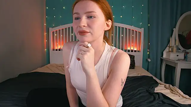 Snapshot of GingerArin chatting on 11.26.25 GingerArin online show from 11.26.25