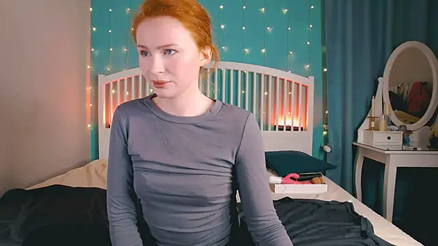 Snapshot of GingerArin chatting on 11.27.25 GingerArin online show from 11.27.25