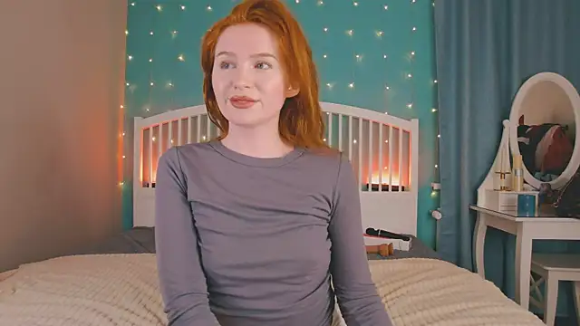 Snapshot of GingerArin chatting on 12.05.25 GingerArin online show from 12.05.25