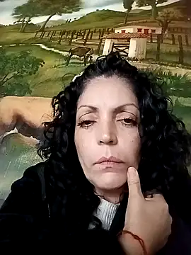 Snapshot of mijal_queen chatting on 12.29.24 mijal queen online show from 12.29.24