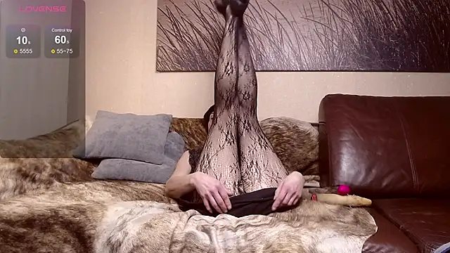 Snapshot of ElizabethLong chatting on 02.02.26 ElizabethLong online show from 02.02.26