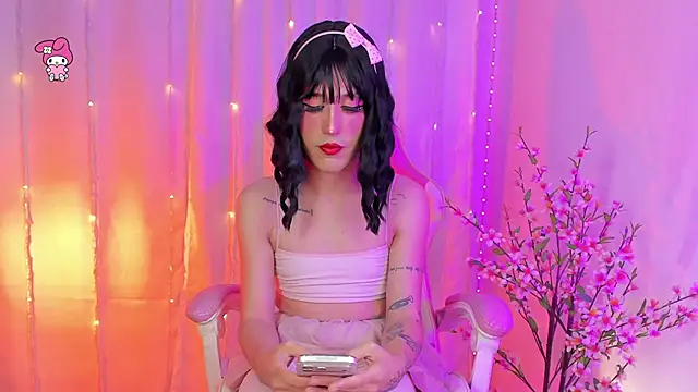 Snapshot of rosseblondee chatting on 06.21.26 rosseblondee online show from 06.21.26