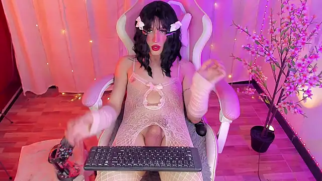 Snapshot of rosseblondee chatting on 07.05.26 rosseblondee online show from 07.05.26