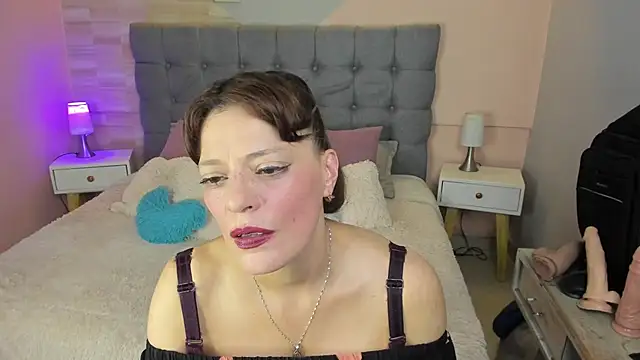  Abril W online show from 10.24.25