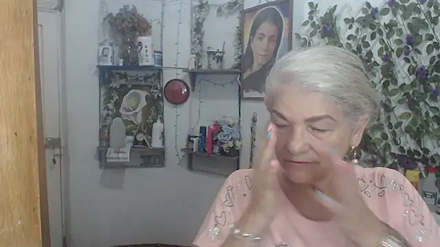 Snapshot of FunnyGrandma chatting on 05.06.26 FunnyGrandma online show from 05.06.26