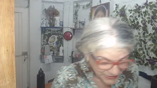 Snapshot of FunnyGrandma chatting on 05.17.26 FunnyGrandma online show from 05.17.26