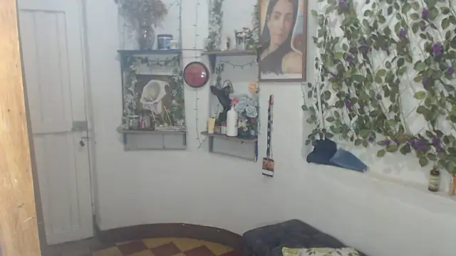 Snapshot of FunnyGrandma chatting on 07.16.26 FunnyGrandma online show from 07.16.26