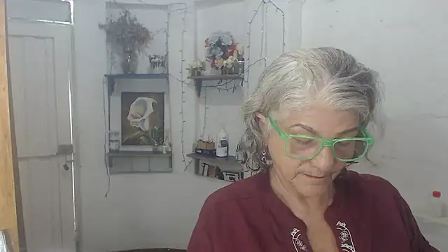 Snapshot of FunnyGrandma chatting on 07.31.26 FunnyGrandma online show from 07.31.26