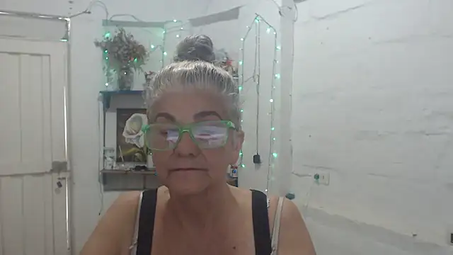 Snapshot of FunnyGrandma chatting on 08.08.26 FunnyGrandma online show from 08.08.26