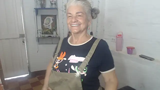 Snapshot of FunnyGrandma chatting on 08.09.26 FunnyGrandma online show from 08.09.26