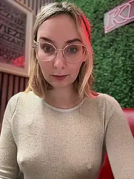 Snapshot of The_Snowwhitee chatting on 01.11.25 The Snowwhitee online show from 01.11.25