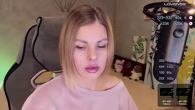 Snapshot of Your_Sweet_Lilu chatting on 12.13.24 Your Sweet Lilu online show from 12.13.24