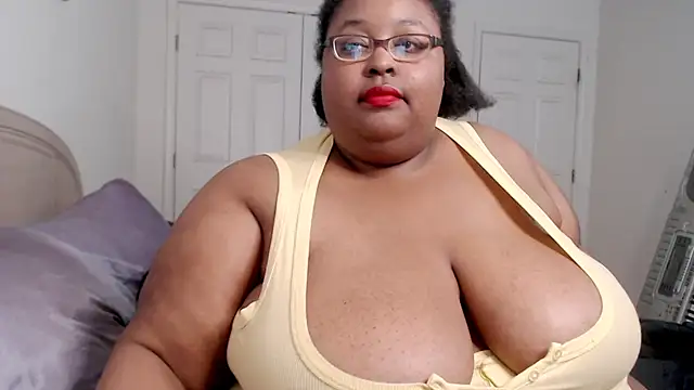 Snapshot of Loves_Aura chatting on 02.07.25 Loves Aura online show from 02.07.25