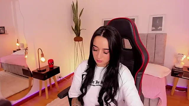 Snapshot of EmmyEvans1 chatting on 01.17.25 EmmyEvans1 online show from 01.17.25