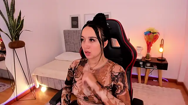 Snapshot of EmmyEvans1 chatting on 03.07.25 EmmyEvans1 online show from 03.07.25