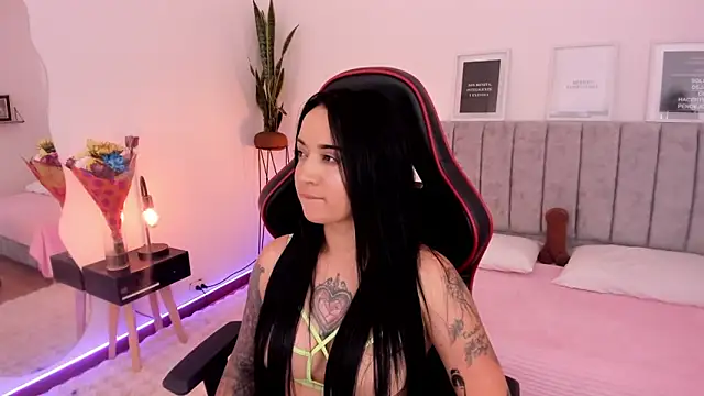 Snapshot of EmmyEvans1 chatting on 03.12.25 EmmyEvans1 online show from 03.12.25