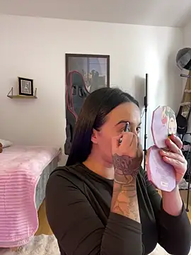 Snapshot of EmmyEvans1 chatting on 03.20.25 EmmyEvans1 online show from 03.20.25