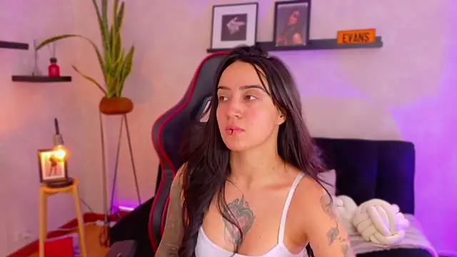 EmmyEvans1 online show from 02.21.26